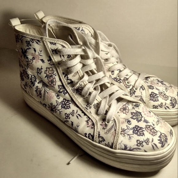 Universal Thread High Tops. - Picture 2 of 3